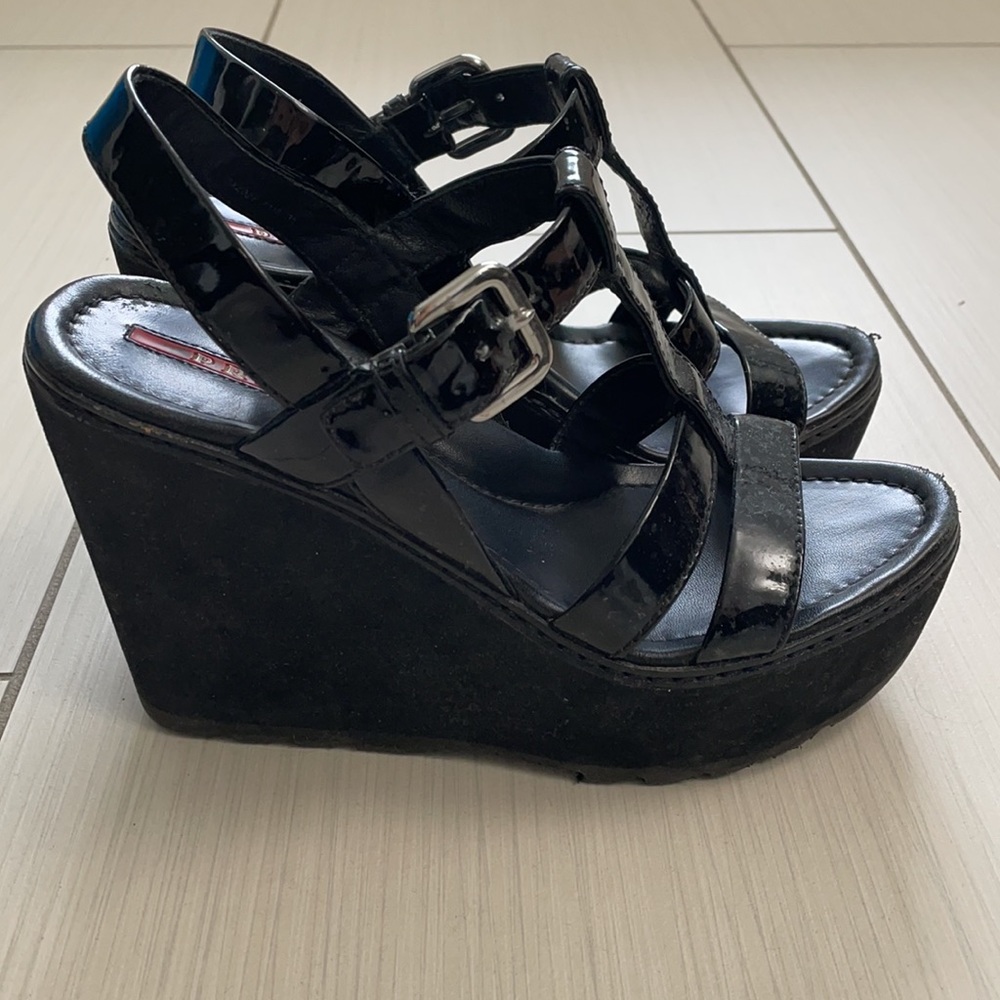 Authentic Prada. Patent leather. Excellent condition. Extremely comfortable - Picture 2 of 5